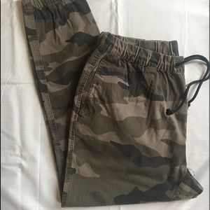 Divided Men’s jogger khakis